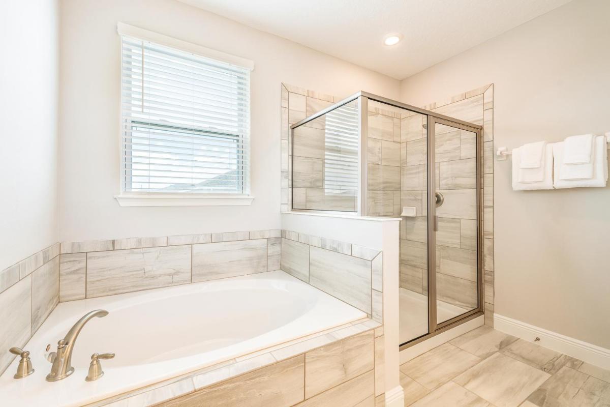 Gorgeous Home with Theater Room Near Disney - 249A - image 7