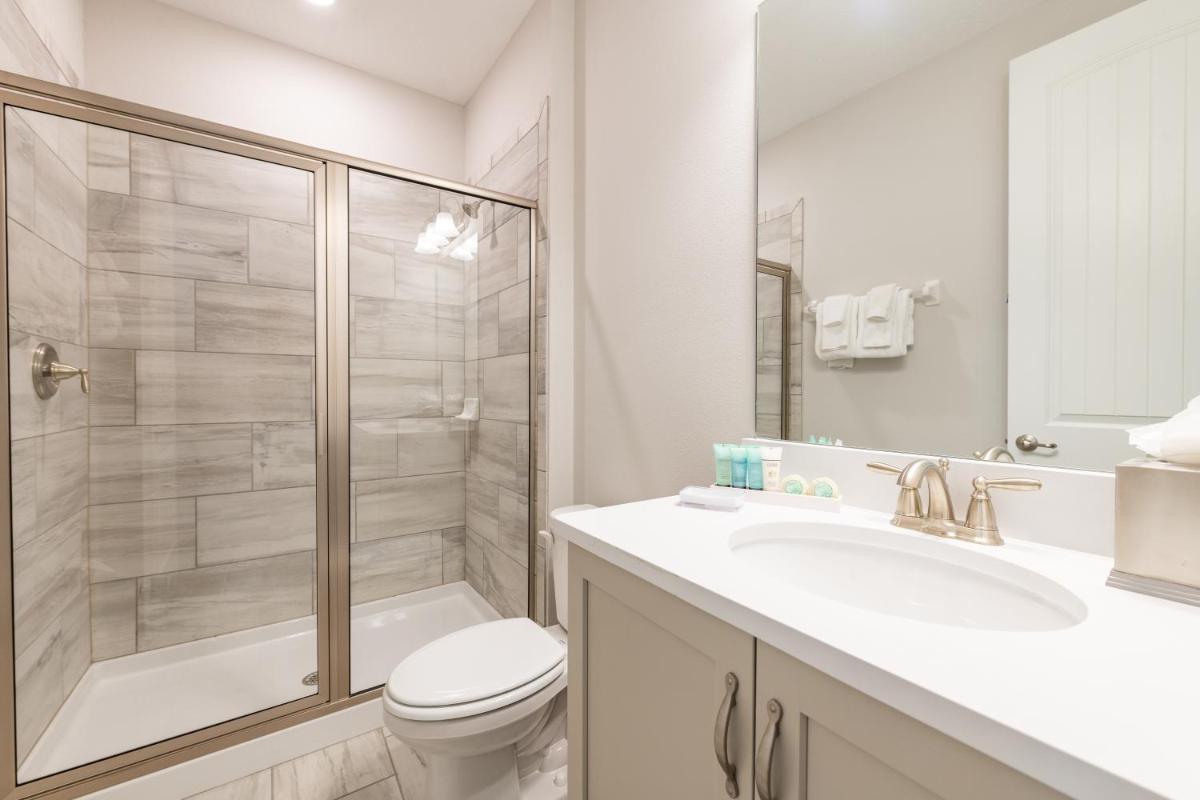 Gorgeous Home with Theater Room Near Disney - 249A - image 4