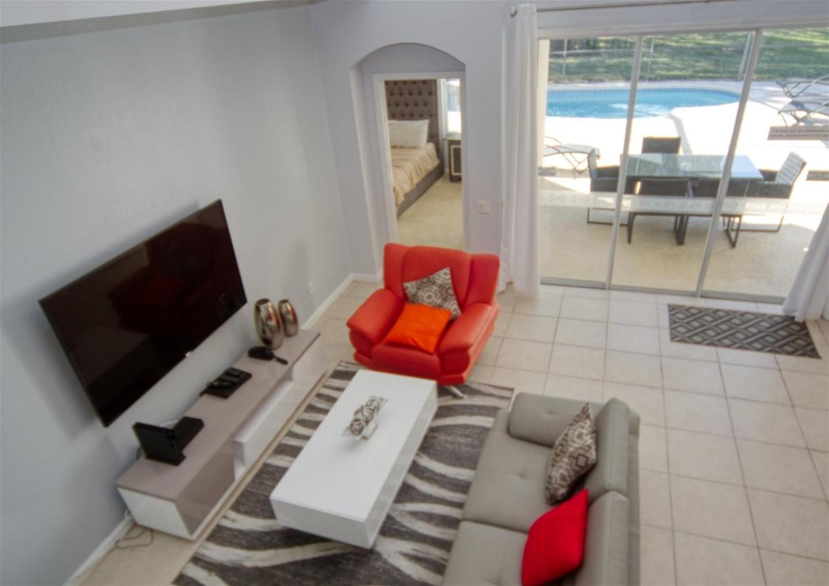 5 Bedroom 3 and half Bathroom Luxury Villa at Windsor Palms - image 7