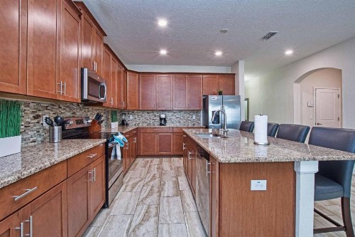 Storey Lake-6 Bedrooms home w-pool-1670ST - image 6