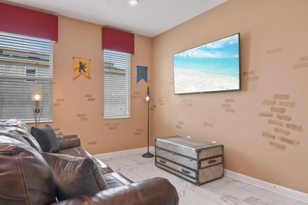 9 Bedroom Home w-Pool Storey Lake -1672 - image 7