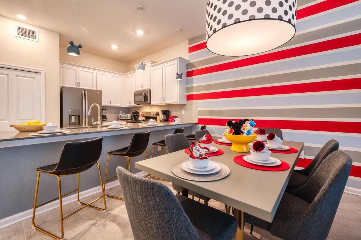 Incredibly Beautiful Mickey themed 2 bedroom condo - image 5