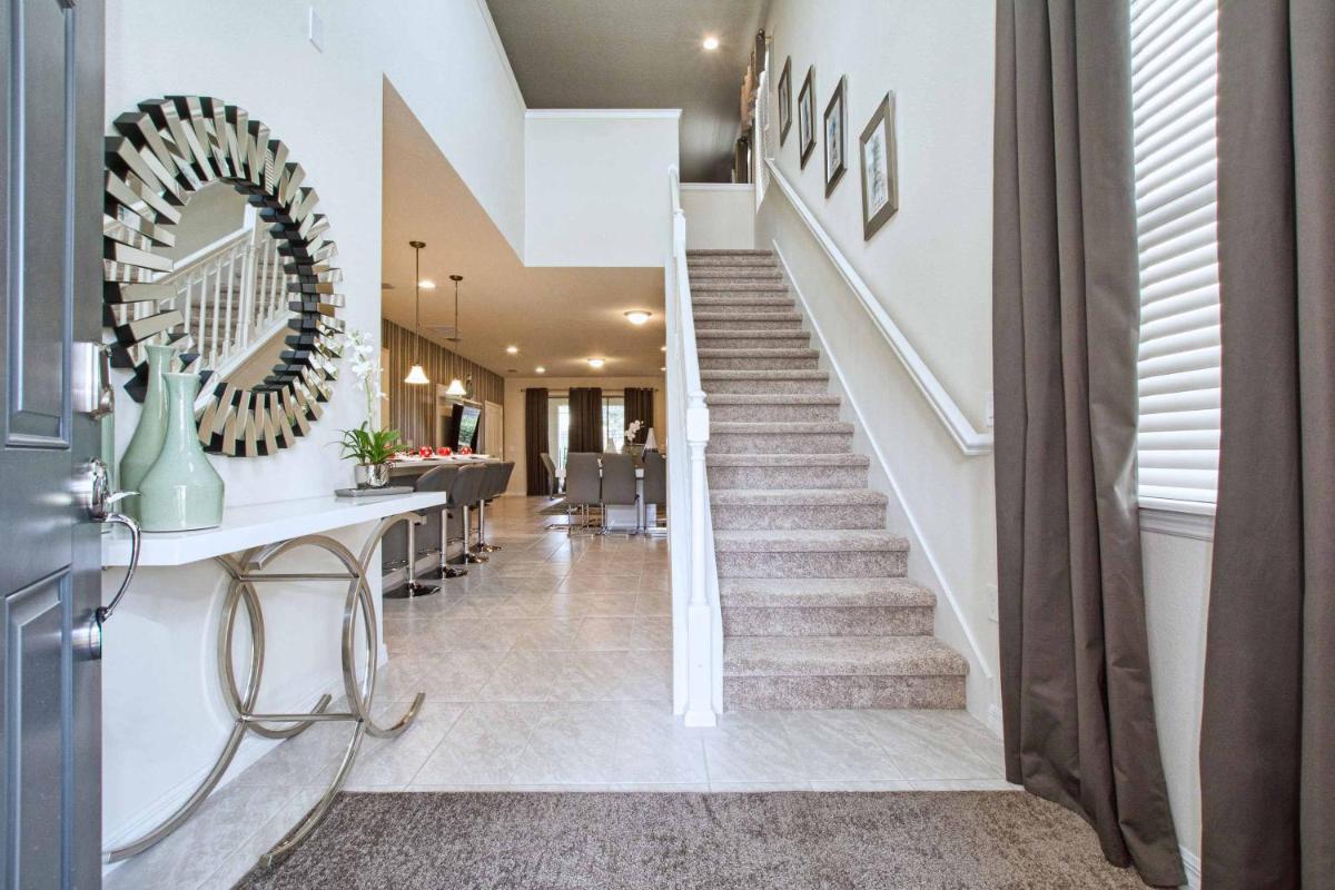 Windsor at Westside-6 Bedrooms House w-pool-3727WW - image 6