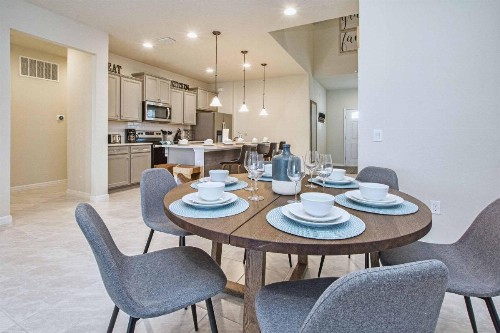 Windsor at Westside-7 Bedrooms House w-pool-3732WW - image 9