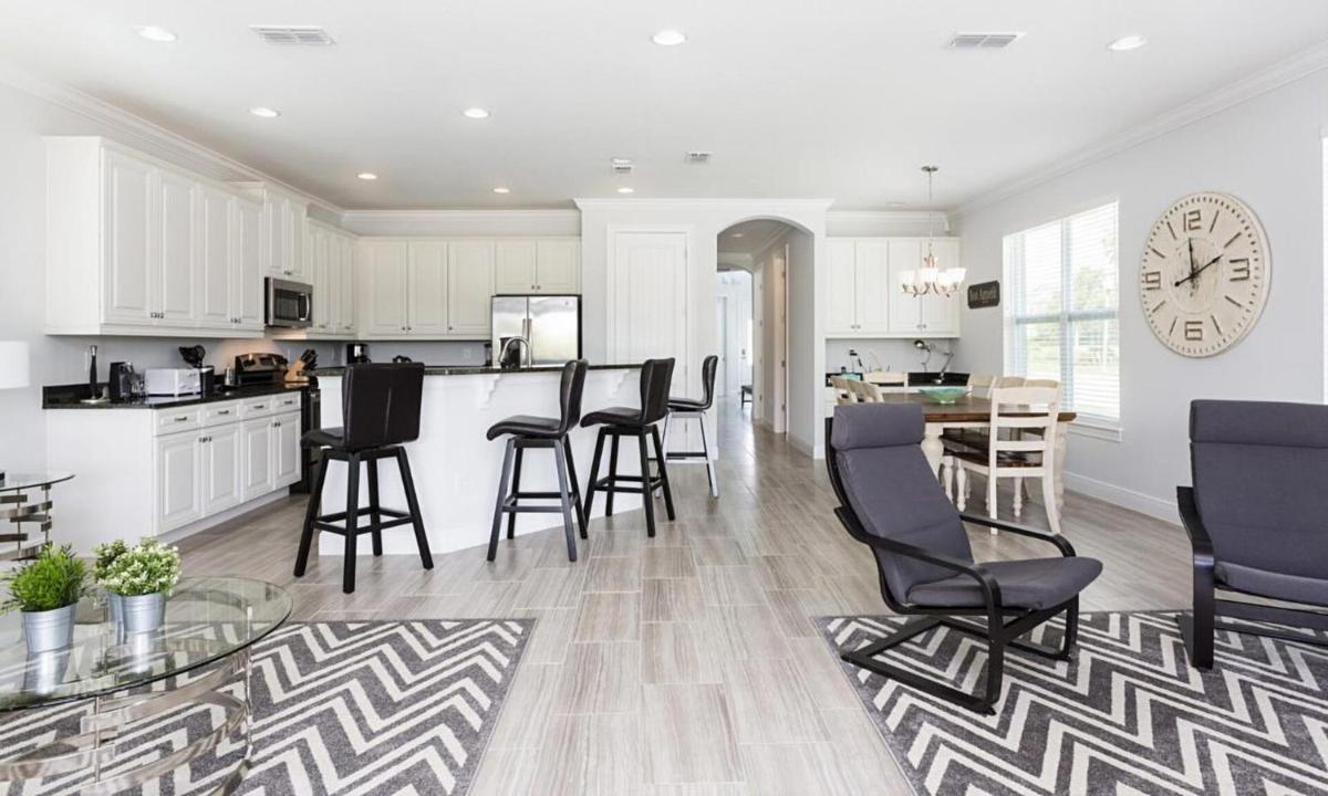 Rent the Perfect 5 Bedroom Villa on Reunion Resort and Spa Orlando Villa 4752 - image 2