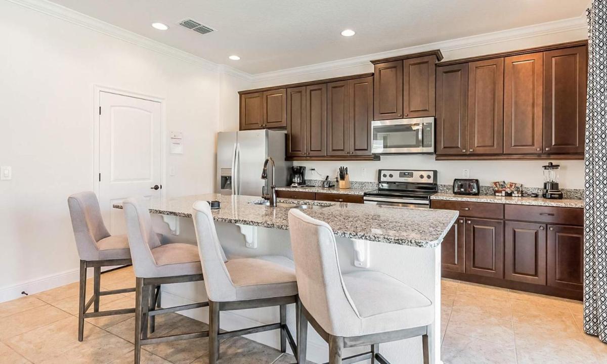 Rent the Perfect 5 Bedroom Villa on Encore Resort at Reunion Orlando Villa 4513 - image 5