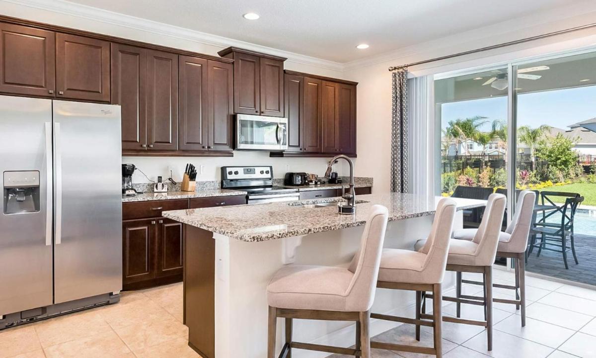 Rent the Perfect 5 Bedroom Villa on Encore Resort at Reunion Orlando Villa 4513 - image 7