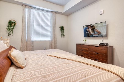 Super Sophisticated 2 bed apartment 10 minutes from Disney parks - image 11