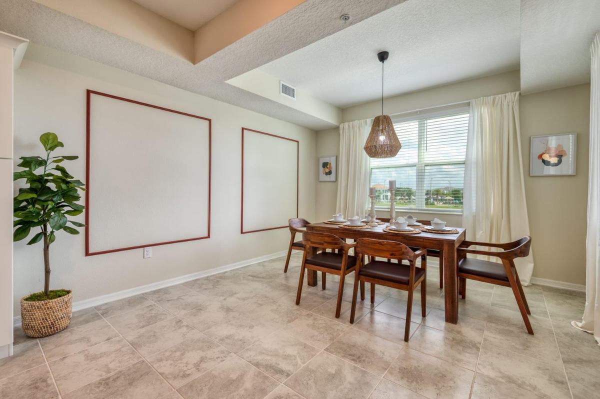 Super Sophisticated 2 bed apartment 10 minutes from Disney parks - image 6