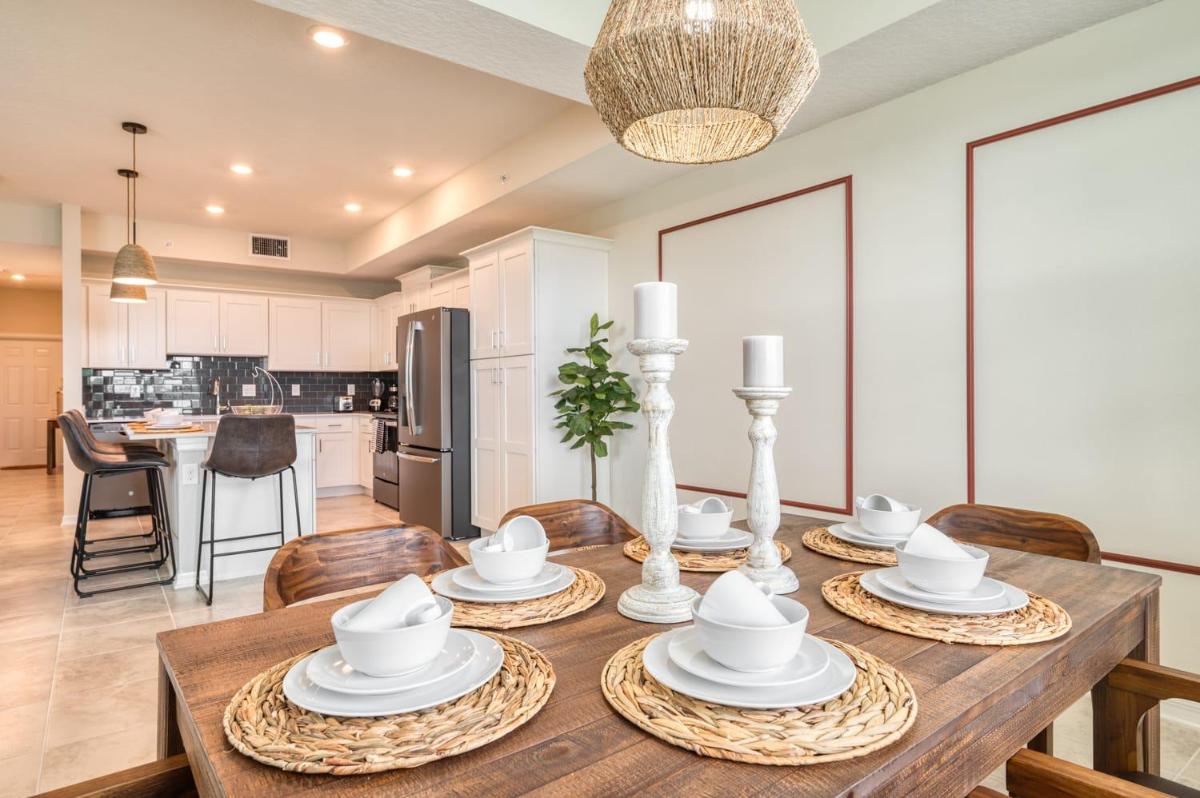 Super Sophisticated 2 bed apartment 10 minutes from Disney parks - image 7