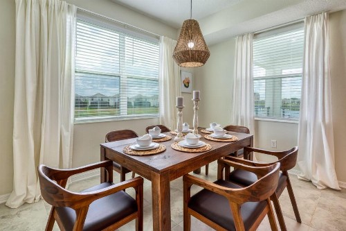 Super Sophisticated 2 bed apartment 10 minutes from Disney parks - image 8