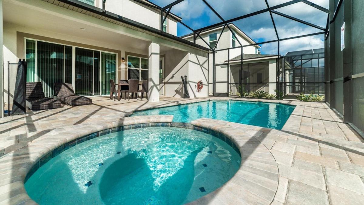 Beautiful Villa with first class amenities on Solara Resort Orlando Villa 4954 - image 6