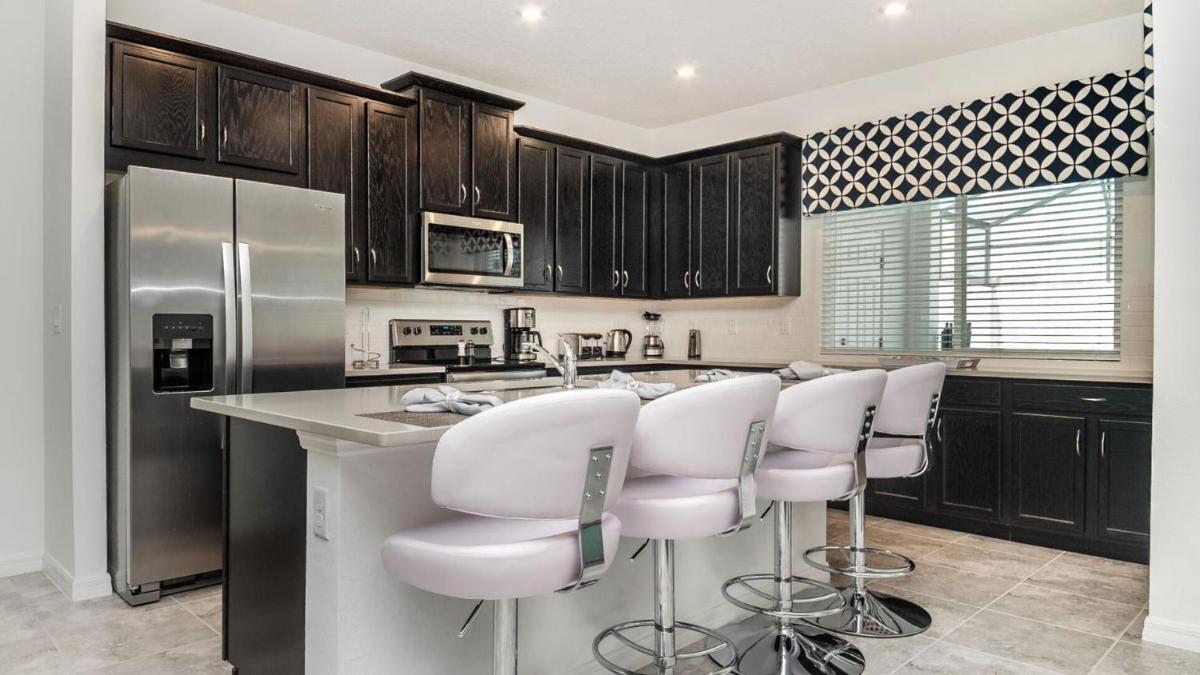 Rent this Luxury 5 Star Townhome on Solara Resort Orlando Townhome 4827 - image 5