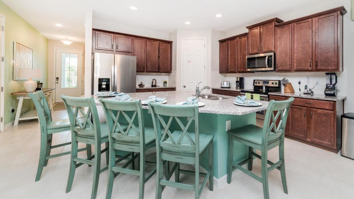 Rent Your Own Exclusive Villa with Large Private Pool on Solara Resort Orlando Villa 4992 - image 3