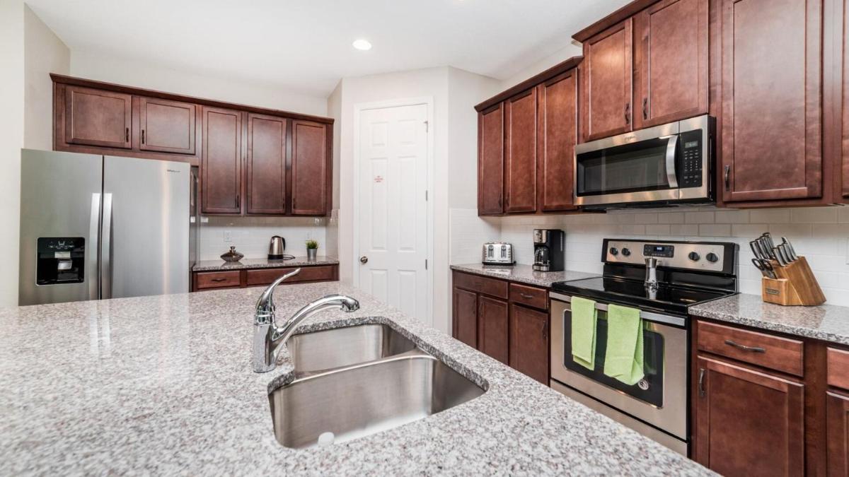 Rent Your Own Exclusive Villa with Large Private Pool on Solara Resort Orlando Villa 4992 - image 4