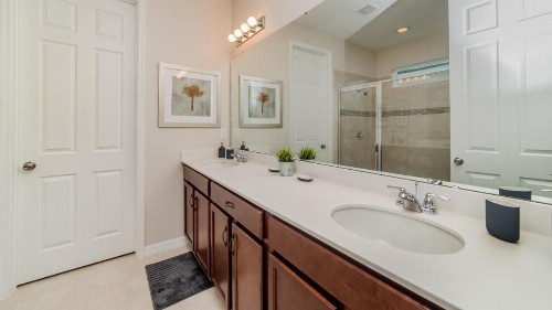 Rent Your Own Exclusive Villa with Large Private Pool on Solara Resort Orlando Villa 4992 - image 8
