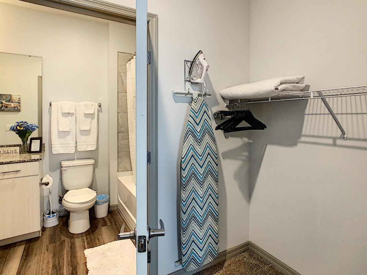 King Bed and Great Amenities! - image 2