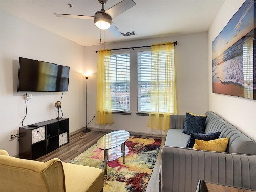 King Bed and Great Amenities! - image 6