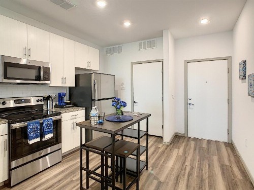 King Bed and Great Amenities! - image 7