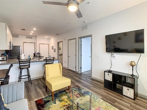 King Bed and Great Amenities! - image 9