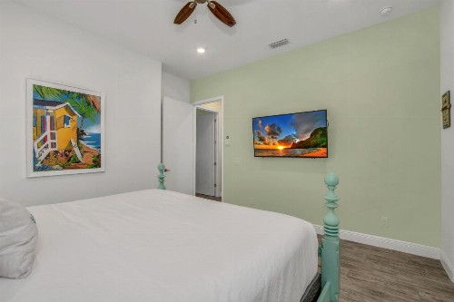 8025 Flip Flop Way - image 10