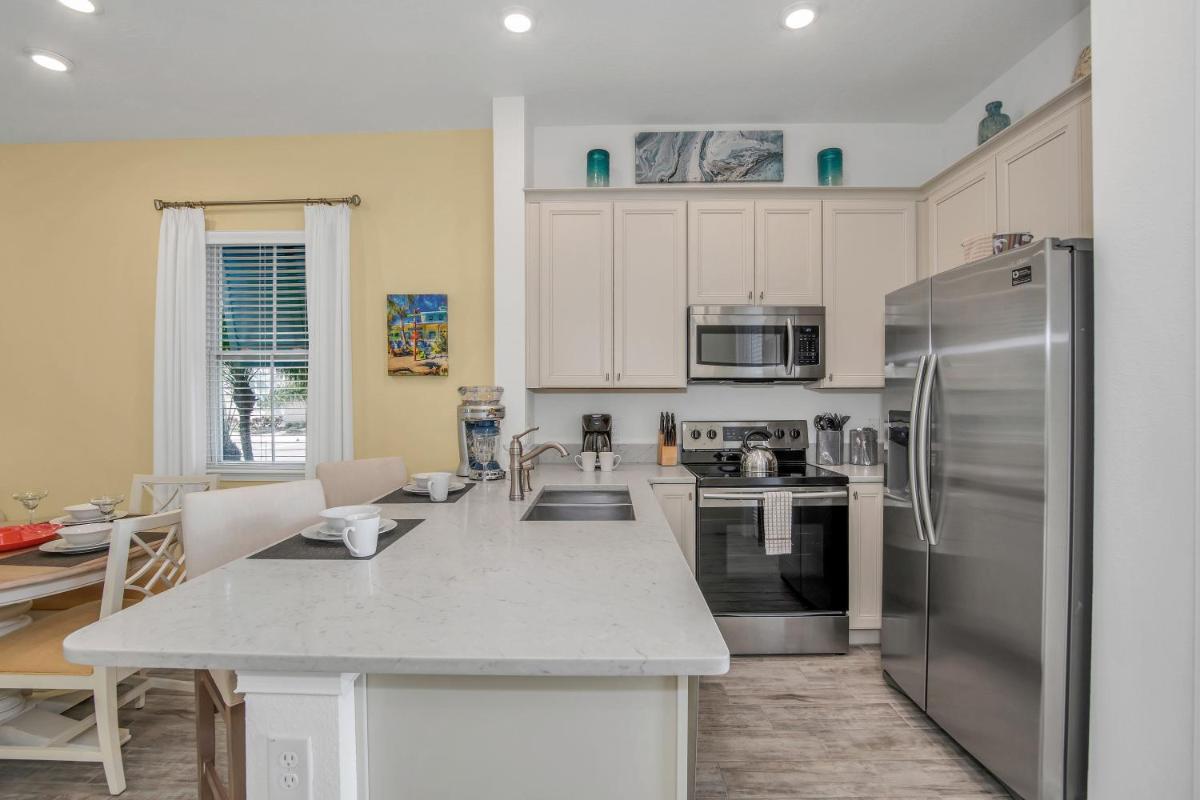 8025 Flip Flop Way - image 6