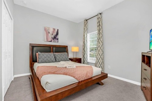 Roomy Town Home Mickey-Themed Bedroom! #4BV550 - image 23