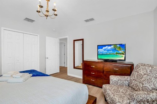 Roomy Town Home Mickey-Themed Bedroom! #4BV550 - image 28