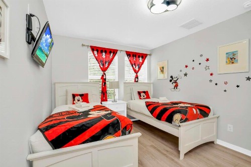 Roomy Town Home Mickey-Themed Bedroom! #4BV550 - image 31