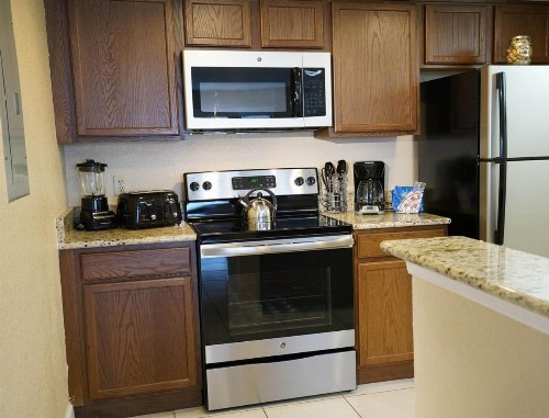 Immaculate and Convenient Villa in Sunny Kissimmee - One Bedroom #1 - image 8