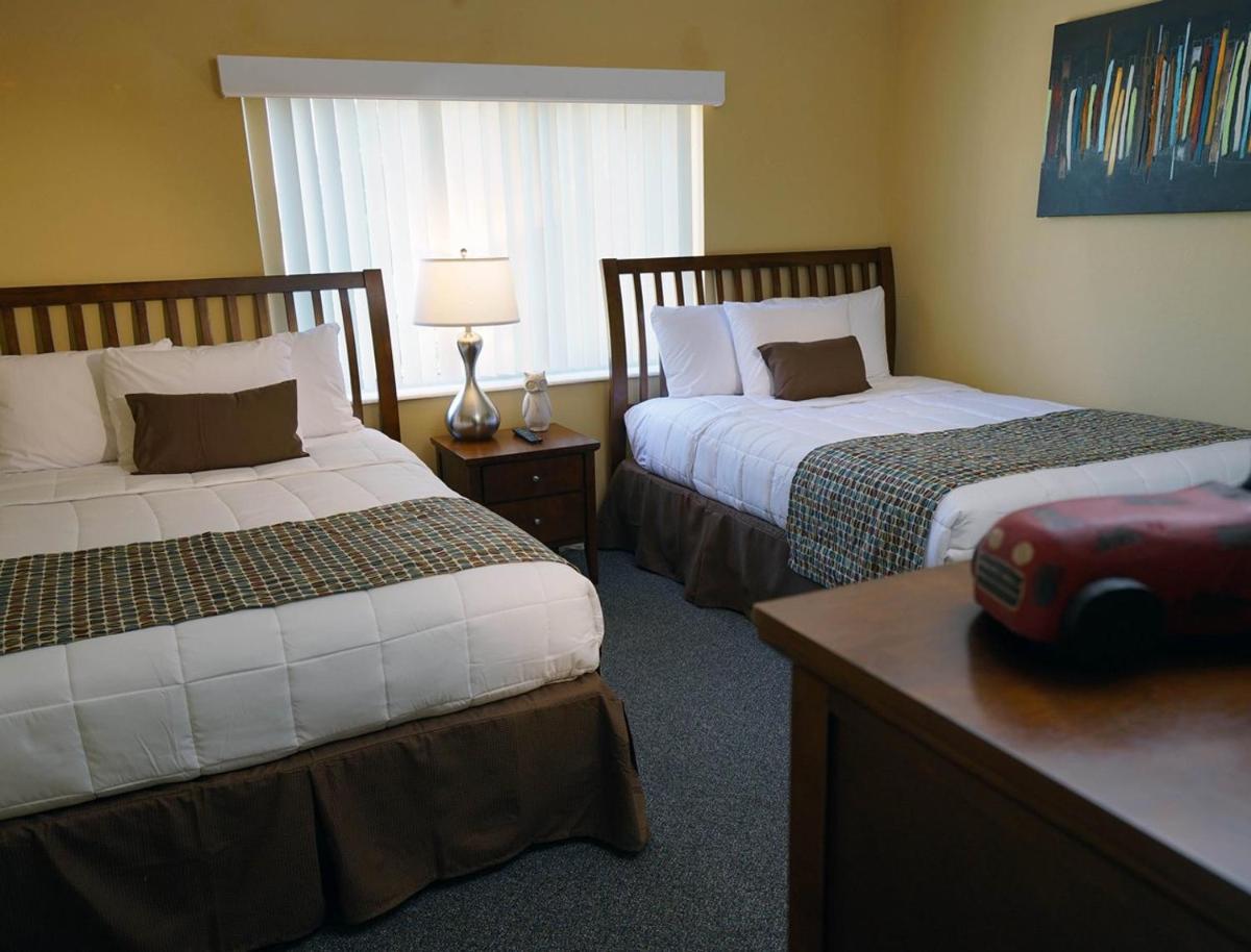 Immaculate and Convenient Villa in Sunny Kissimmee - Two Bedroom #1 - image 7