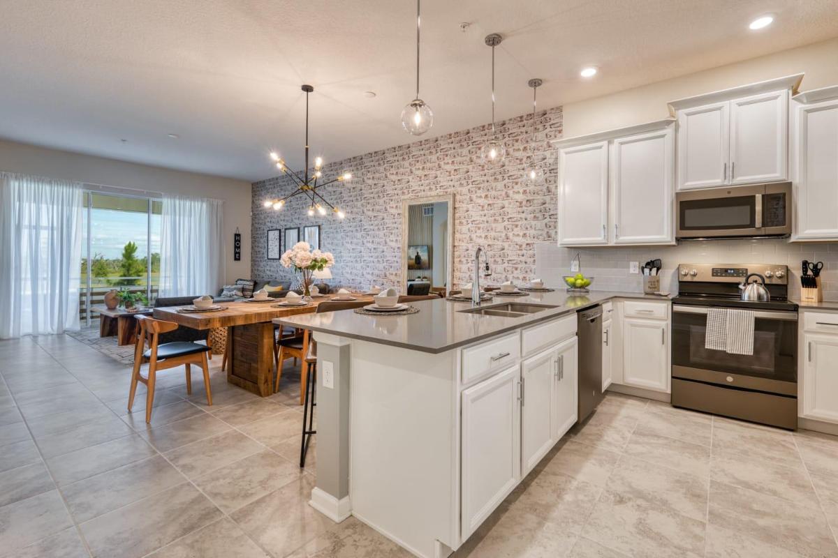 Super nice 2 bed condo 10 minutes from Disney - image 5