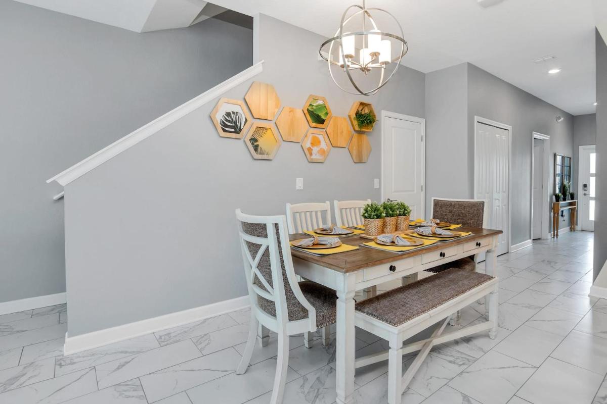 5BR Home - Family Resort - Private Pool and BBQ! - image 6