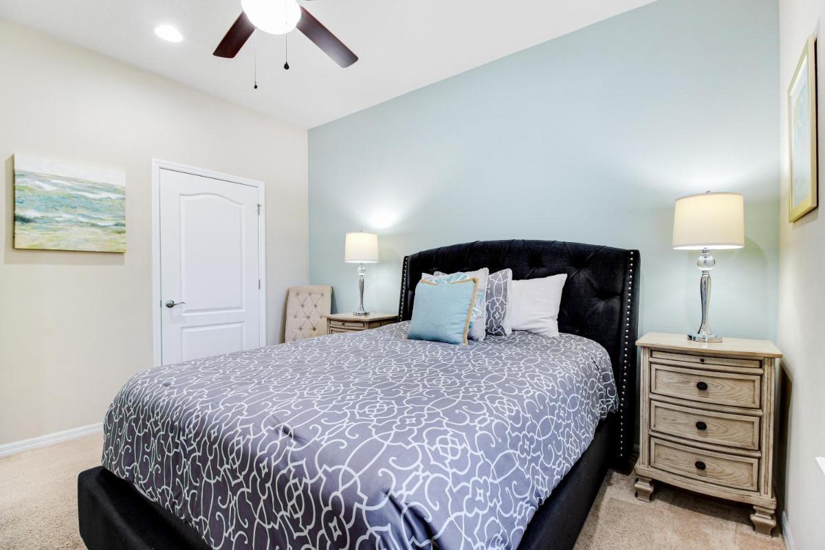 Blue Paisley - Windsor at Westside - main image
