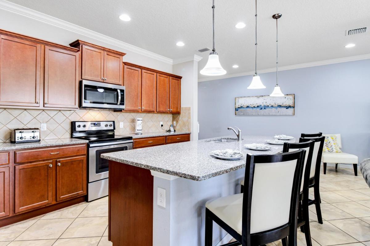 Blue Paisley - Windsor at Westside - image 4