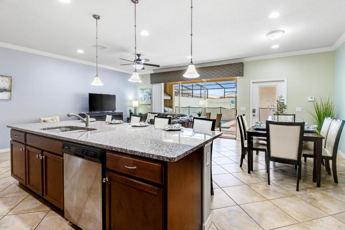 Blue Paisley - Windsor at Westside - image 5