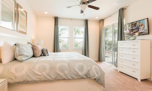 Rent the Perfect 6 Bedroom Villa on Encore Resort at Reunion Orlando Villa 4368 - image 13