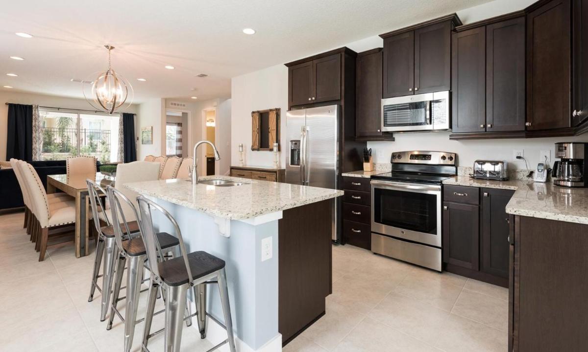 Rent the Perfect 8 Bedroom Villa on Encore Resort at Reunion Orlando Villa 4426 - image 7