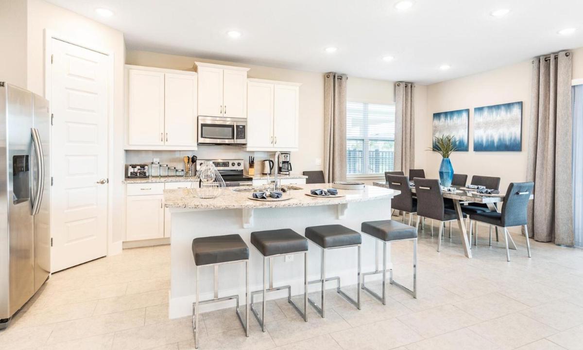 Rent this Luxury 5 Star Villa on Encore Resort at Reunion Orlando Villa 4501 - image 7