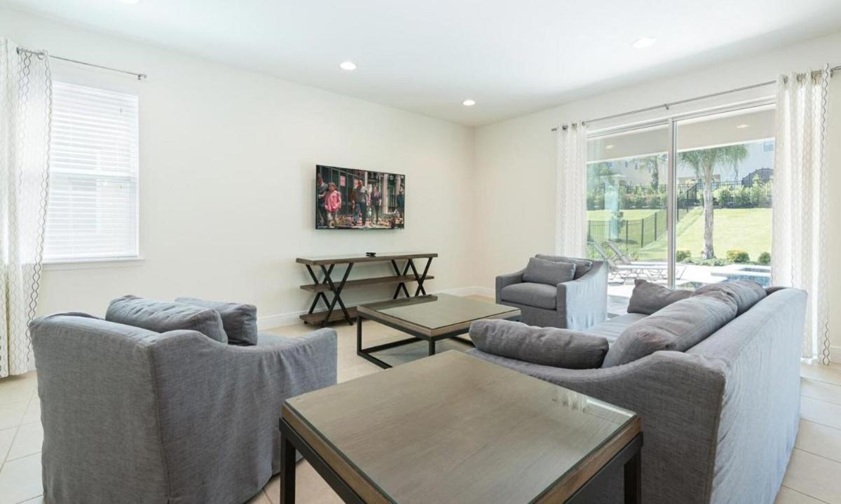 Beautiful Villa with first class amenities on Encore Resort at Reunion Orlando Villa 4418 - image 3