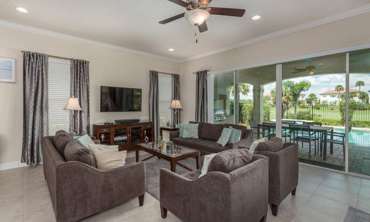 Luxury Private Villa with Large Pool on Reunion Resort and Spa Orlando Villa 4588 - image 7