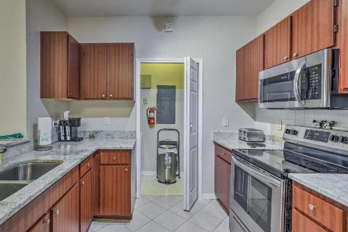 1st-Floor Legacy Dunes Condo Less Than 5 Mi to Disney - image 9