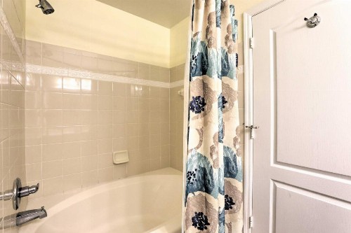 Colorful Condo with Pool Access and More 6 Mi to Disney - image 14