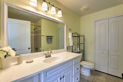 Colorful Condo with Pool Access and More 6 Mi to Disney - image 15