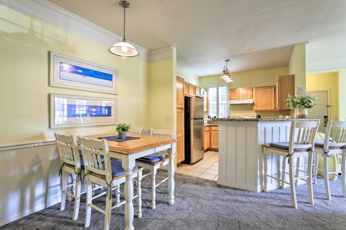 Colorful Condo with Pool Access and More 6 Mi to Disney - image 7