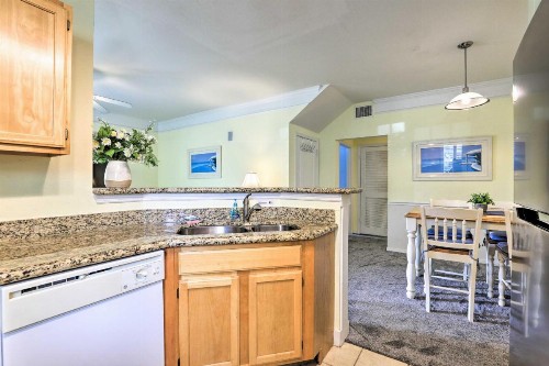 Colorful Condo with Pool Access and More 6 Mi to Disney - image 8