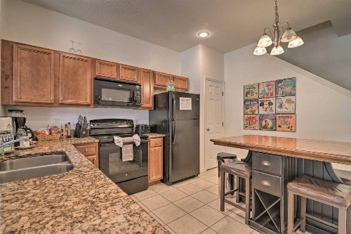 Classy Kissimmee Townhome about 2 Mi to Disney! - image 10
