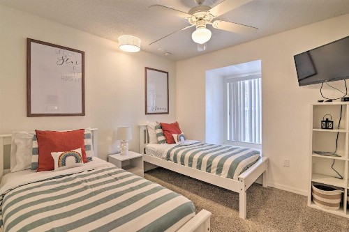 Classy Kissimmee Townhome about 2 Mi to Disney! - image 14