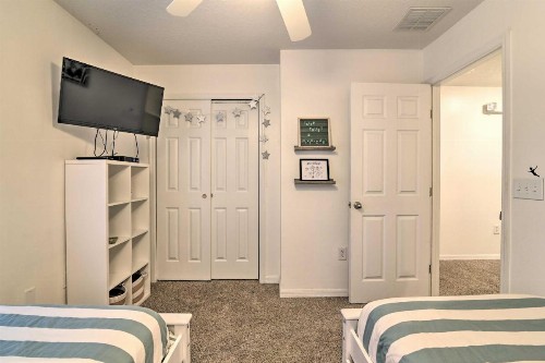 Classy Kissimmee Townhome about 2 Mi to Disney! - image 15