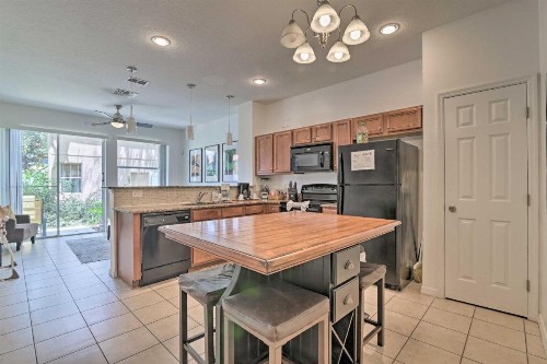 Classy Kissimmee Townhome about 2 Mi to Disney! - image 8